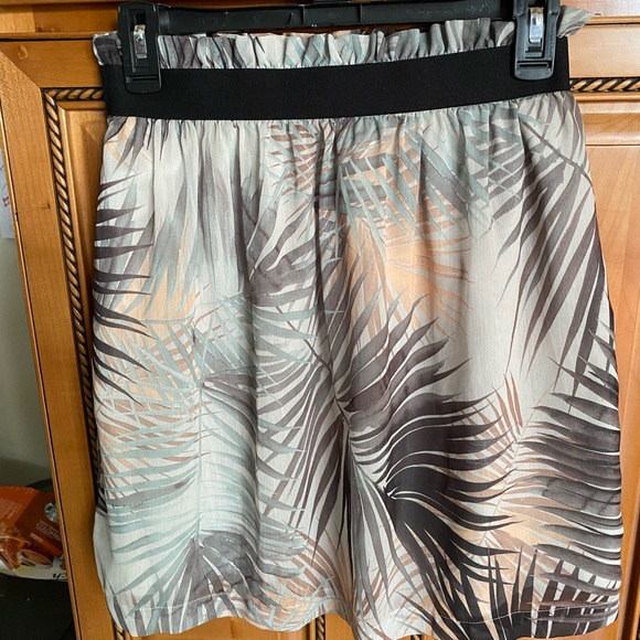 H&M Palm Print Skirt - Picture 2 of 4
